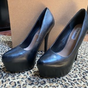Steven Madden pumps